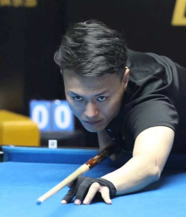 确保他在比 确保他在比